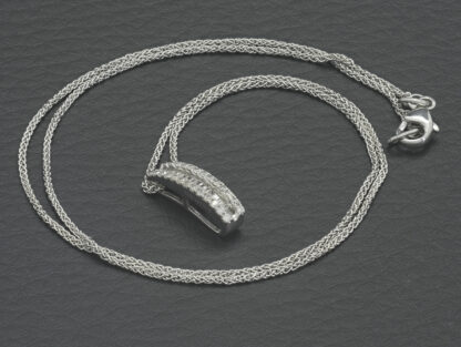 18ct White Gold 0.28ct Diamond Baguette/Brilliant Necklace 16" - Image 4