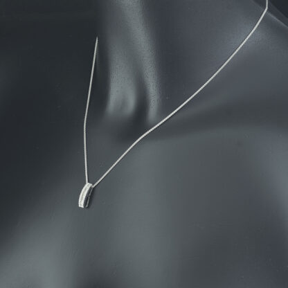 18ct White Gold 0.28ct Diamond Baguette/Brilliant Necklace 16" - Image 2
