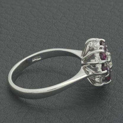 18ct White Gold 0.27ct Diamond & Ruby Cluster Ring - Image 3
