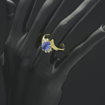 18ct Yellow Gold 0.15ct Diamond & Tanzanite Cluster Ring - Image 2
