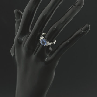 18ct White Gold 1.90ct Tanzanite & 0.05ct Diamond Dress Ring - Image 3