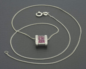 18ct White Gold 0.08ct Diamond &#038; 0.36ct Ruby Necklace 18&#8221;