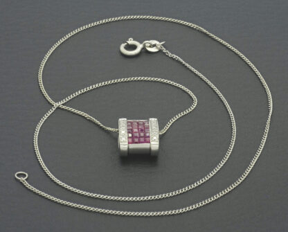 18ct White Gold 0.08ct Diamond & 0.36ct Ruby Necklace 18'' - Image 4