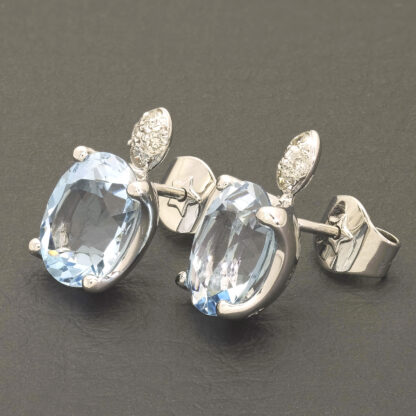 18ct White Gold Blue Topaz And 0.08ct Diamond Stud Earrings - Image 3