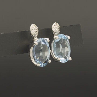 18ct White Gold Blue Topaz And 0.08ct Diamond Stud Earrings - Image 2