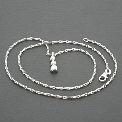 18ct White Gold 0.36ct Diamond 3 Stone Necklace 18" - Image 2