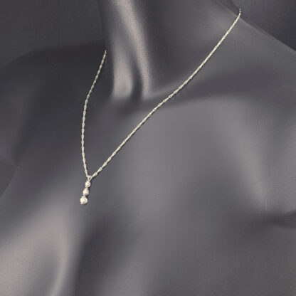 18ct White Gold 0.36ct Diamond 3 Stone Necklace 18" - Image 4