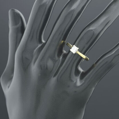 18ct Yellow Gold 0.40ct Emerald Cut Diamond Solitaire Ring - Image 2