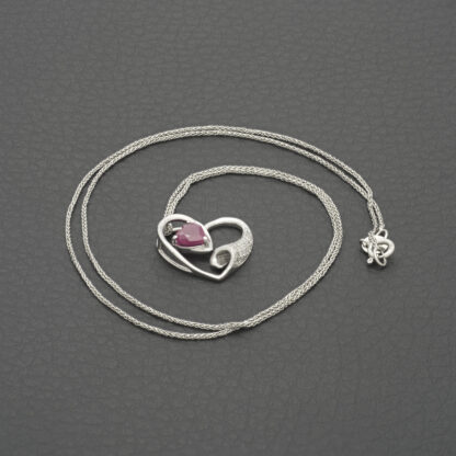18ct White Gold 0.09ct Diamond & 0.40ct Ruby Necklace 17" - Image 4