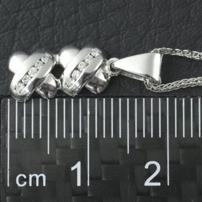 18ct White Gold 0.10ct Diamond Necklace 16" - Image 2