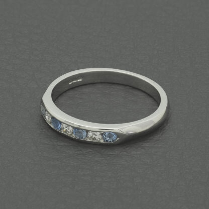 18ct White Gold 0.08ct Diamond & 0.12ct Aqua Ring - Image 2