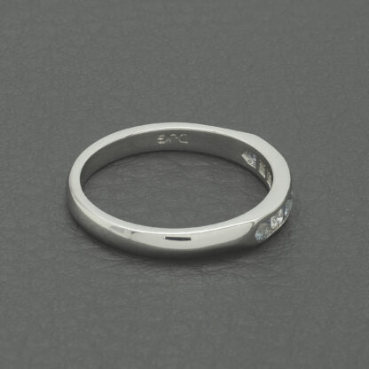 18ct White Gold 0.08ct Diamond & 0.12ct Aqua Ring - Image 3