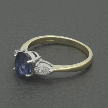 18ct Yellow Gold 0.50ct Diamond & 1.38ct Sapphire 3 Stone Ring - Image 2