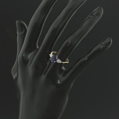 18ct Yellow Gold 0.50ct Diamond & 1.38ct Sapphire 3 Stone Ring - Image 4