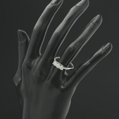 9ct White Gold 0.81ct Diamond 3 Stone Ring - Image 2