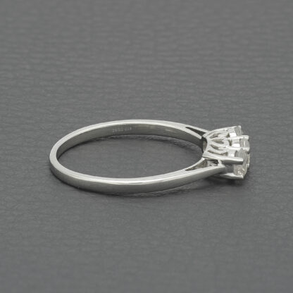 9ct White Gold 0.81ct Diamond 3 Stone Ring - Image 4