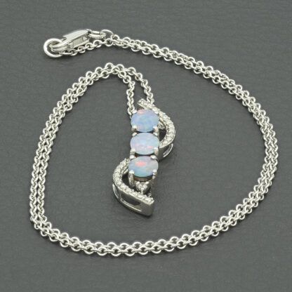 9ct White Gold Opal Doublet Necklace 16'' - Image 2