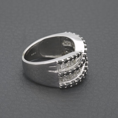 9ct White Gold 0.50ct Black Diamond and 0.50ct Diamond Dress Ring - Image 3