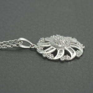 9ct White Gold Fancy 0.30ct Diamond Necklace 14&#8221;