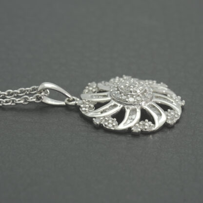 9ct White Gold Fancy 0.30ct Diamond Necklace 14'' - Image 3