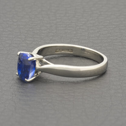 Platinum 1.50ct Sapphire Solitaire Ring - Image 2