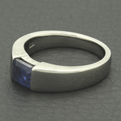 Platinum 1.00ct Sapphire Solitaire Ring - Image 2