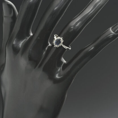 9ct White Gold 0.10ct Diamond & Sapphire Cluster Ring - Image 4