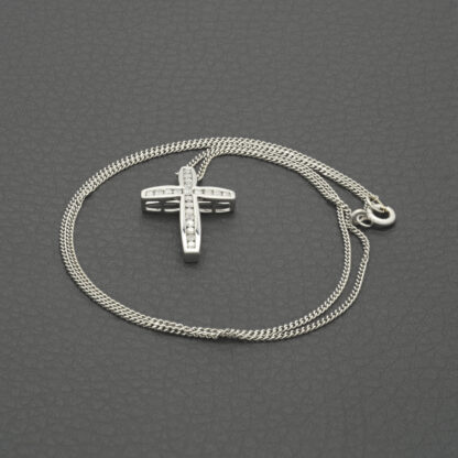 9ct White Gold 0.21ct Diamond Cross Necklace - Image 4