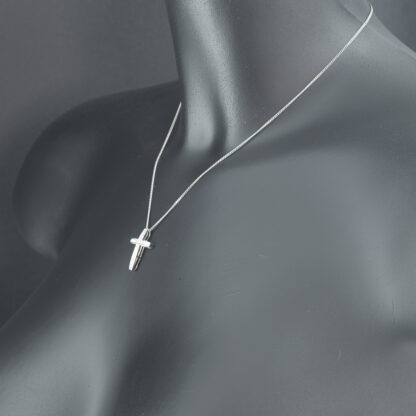 9ct White Gold 0.21ct Diamond Cross Necklace - Image 3