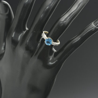 9ct Yellow Gold Blue Topaz And Diamond Ring - Image 4