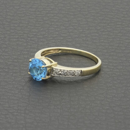 9ct Yellow Gold Blue Topaz And Diamond Ring - Image 3