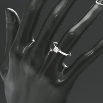 9ct White Gold 0.33ct Diamond Solitaire Ring - Image 4