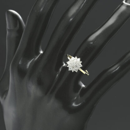 9ct Yellow Gold 0.50ct Diamond Cluster Ring - Image 4