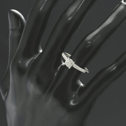 9ct White Gold 0.20ct Diamond Cluster Ring - Image 4
