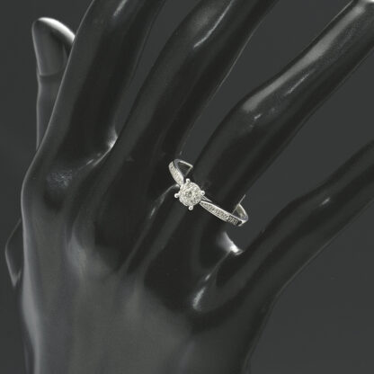 9ct White Gold 0.15ct Diamond Cluster Ring - Image 3