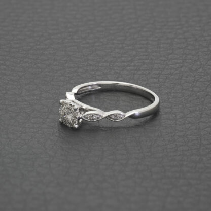 9ct White Gold 0.15ct Diamond Cluster Ring - Image 2