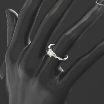 9ct White Gold 0.15ct Diamond Cluster Ring - Image 4