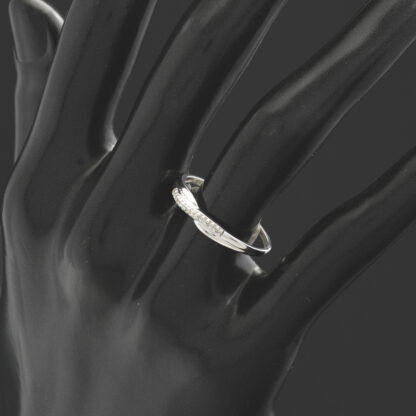 9ct White Gold Diamond Crossover Ring - Image 3