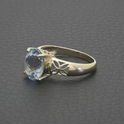 9ct Yellow Gold Blue Topaz Ring - Image 2