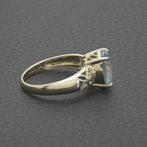 9ct Yellow Gold Blue Topaz Ring