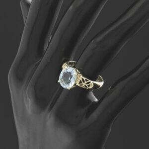 9ct Yellow Gold Blue Topaz Ring