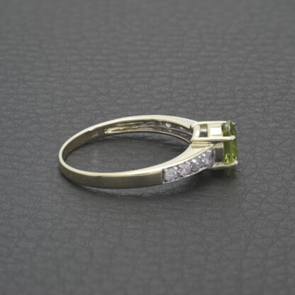 9ct Yellow Gold Peridot And Diamond Ring - Image 3
