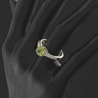 9ct Yellow Gold Peridot And Diamond Ring - Image 4