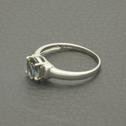 9ct White Gold 1.30ct Green Sapphire Ring - Image 2