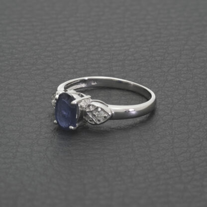 9ct White Gold 0.93ct Sapphire And Diamond Ring - Image 2