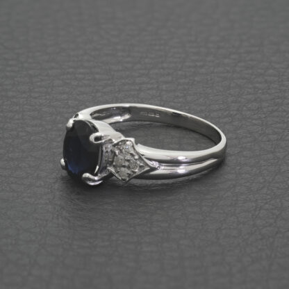 9ct White Gold 0.10ct Diamond And Sapphire Ring - Image 2