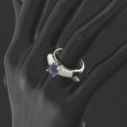 9ct White Gold 0.10ct Diamond And Sapphire Ring - Image 4