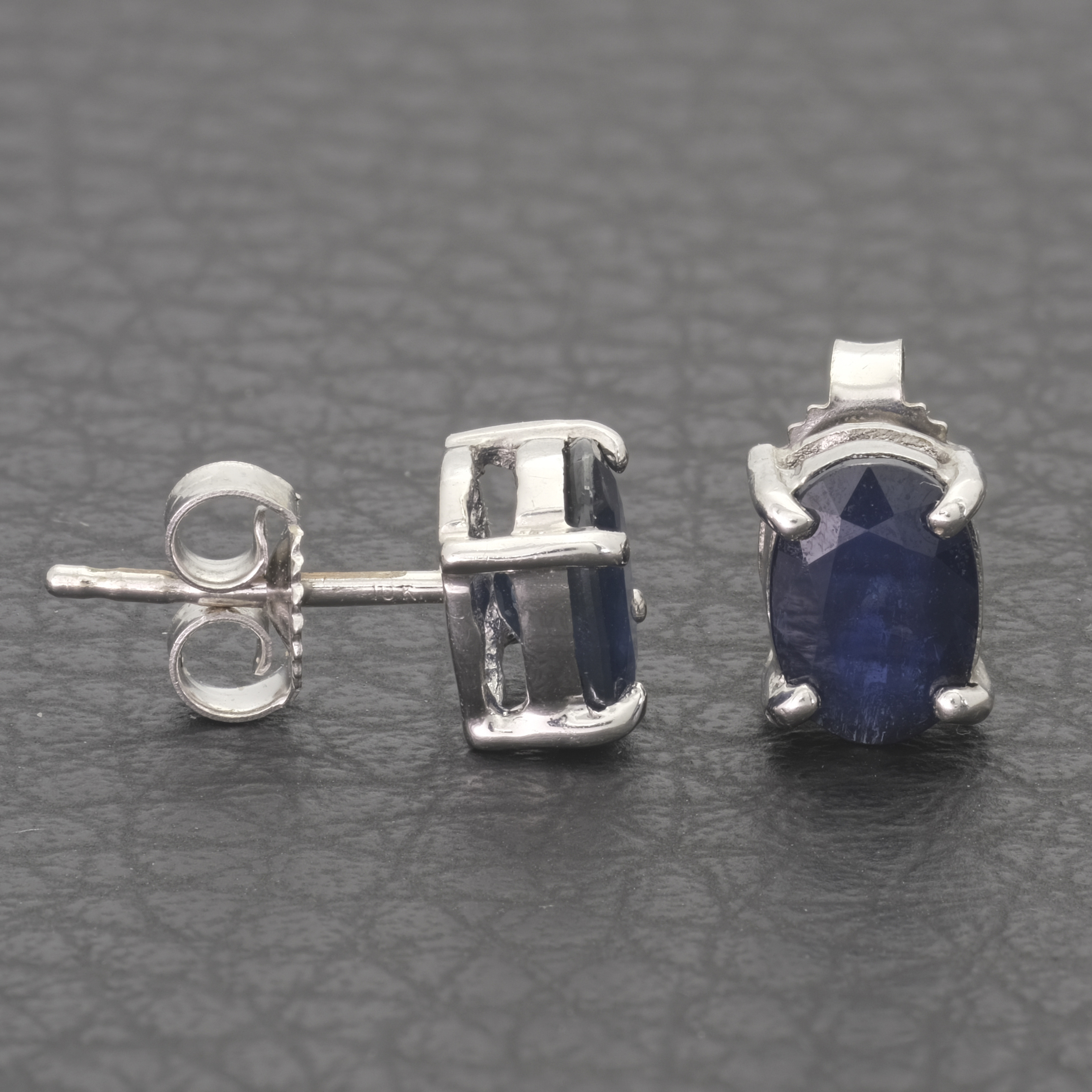 9ct White Gold 1.20ct Sapphire Stud Earrings - Image 4
