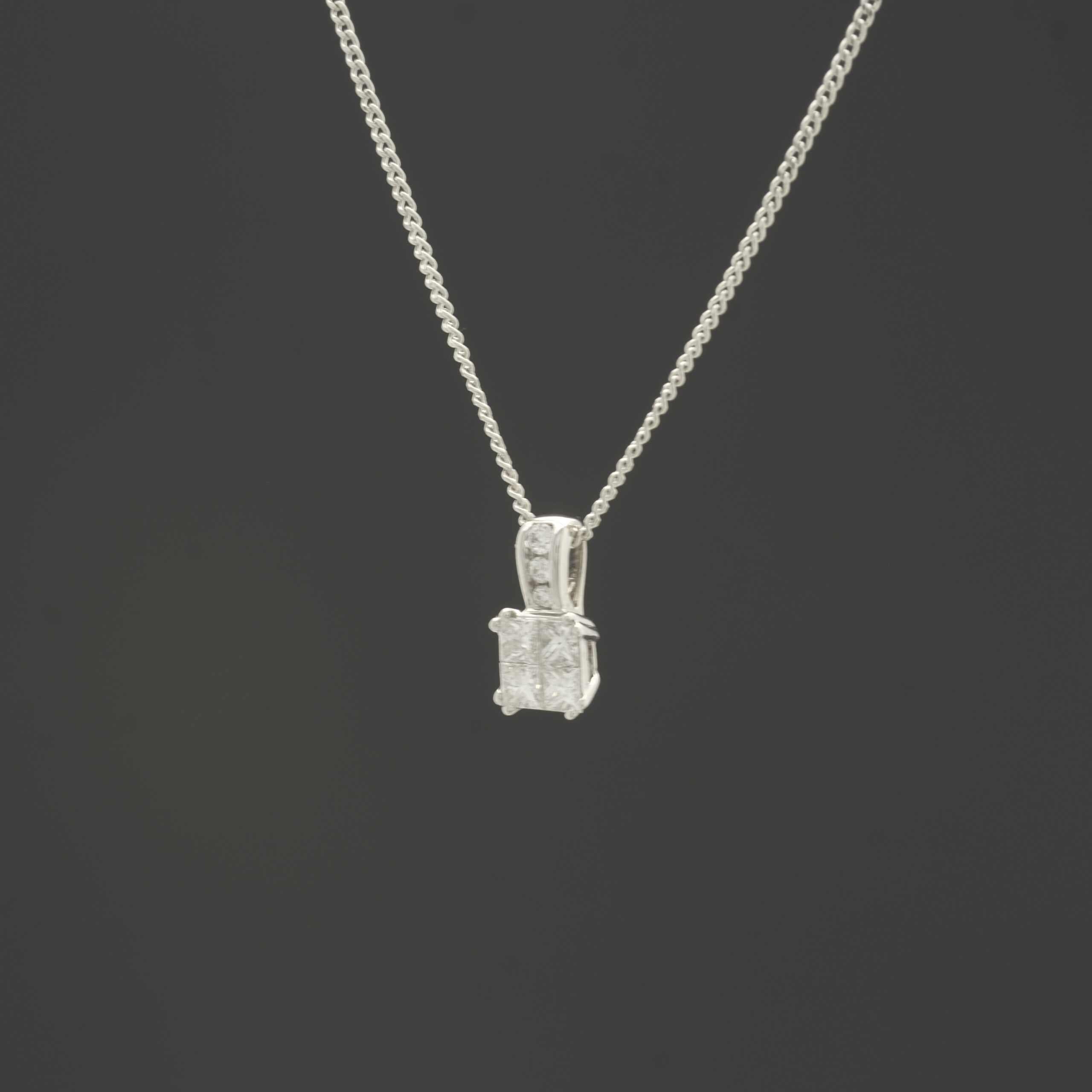 18ct White Gold 0.33ct Diamond Necklace 18'' - Image 3