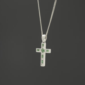 18ct White Gold 0.09ct Diamond &#038; 0.10 Emerald Cross Necklace 18&#8243;